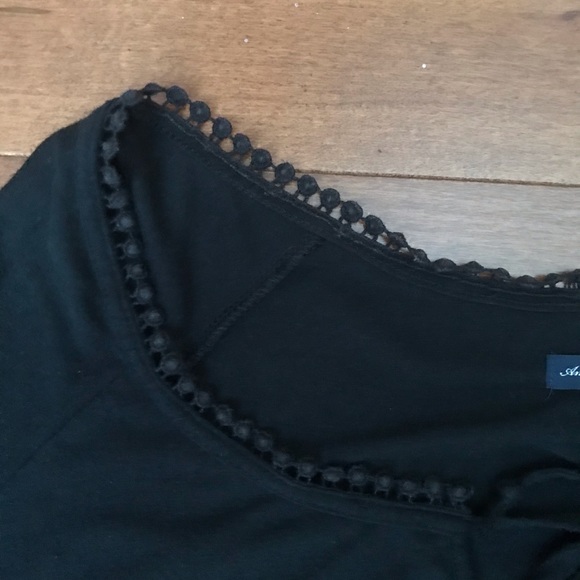 Women’s American Eagle Butterfly-Arm Blouse - Picture 2 of 4